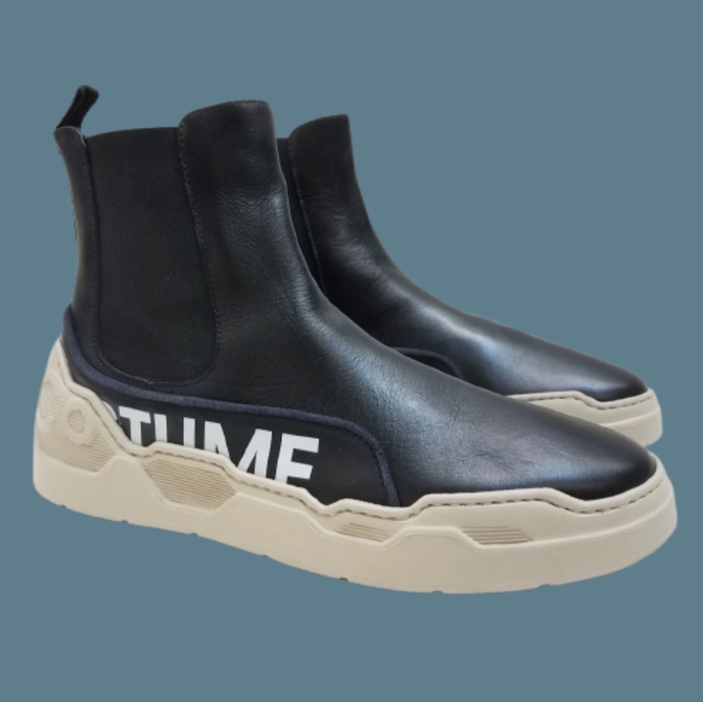 *NWT COSTUME NATIONAL Chunky Leather Chelsea Boots
